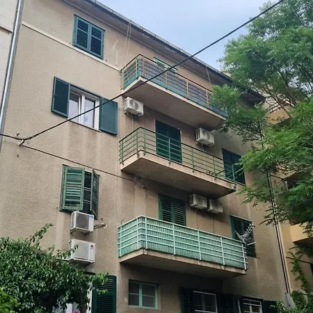 Mimica, Center Apartment *