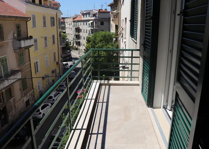 Mimica, Center Appartamento