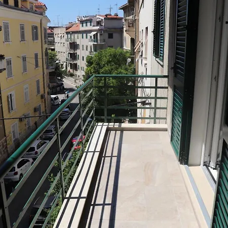 Mimica, Center Appartamento